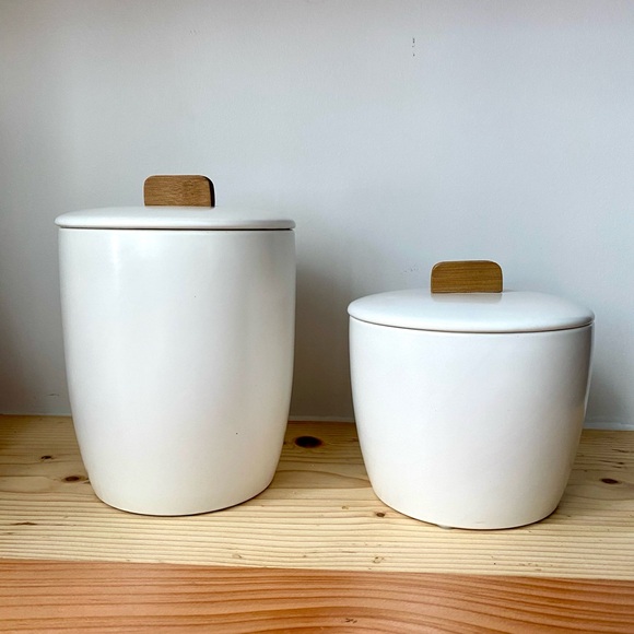 Set of 2 Small & Medium White Ceramic Canister Set with lids - Picture 2 of 6